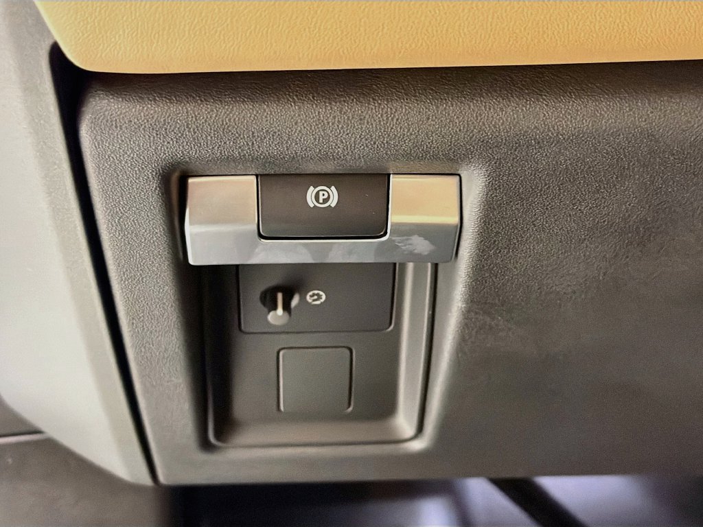 New 2026 Fuji White Land Rover X-Dynamic SE image 10