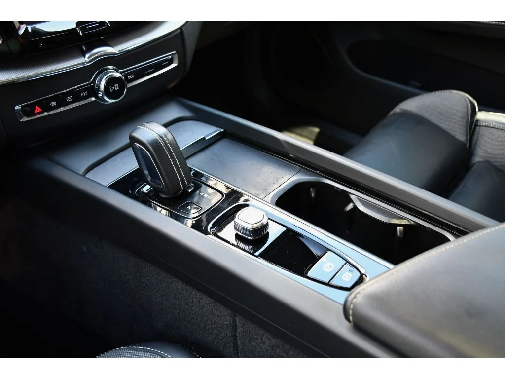 Used 2022 Platinum Grey Metallic Volvo R-Design image 37