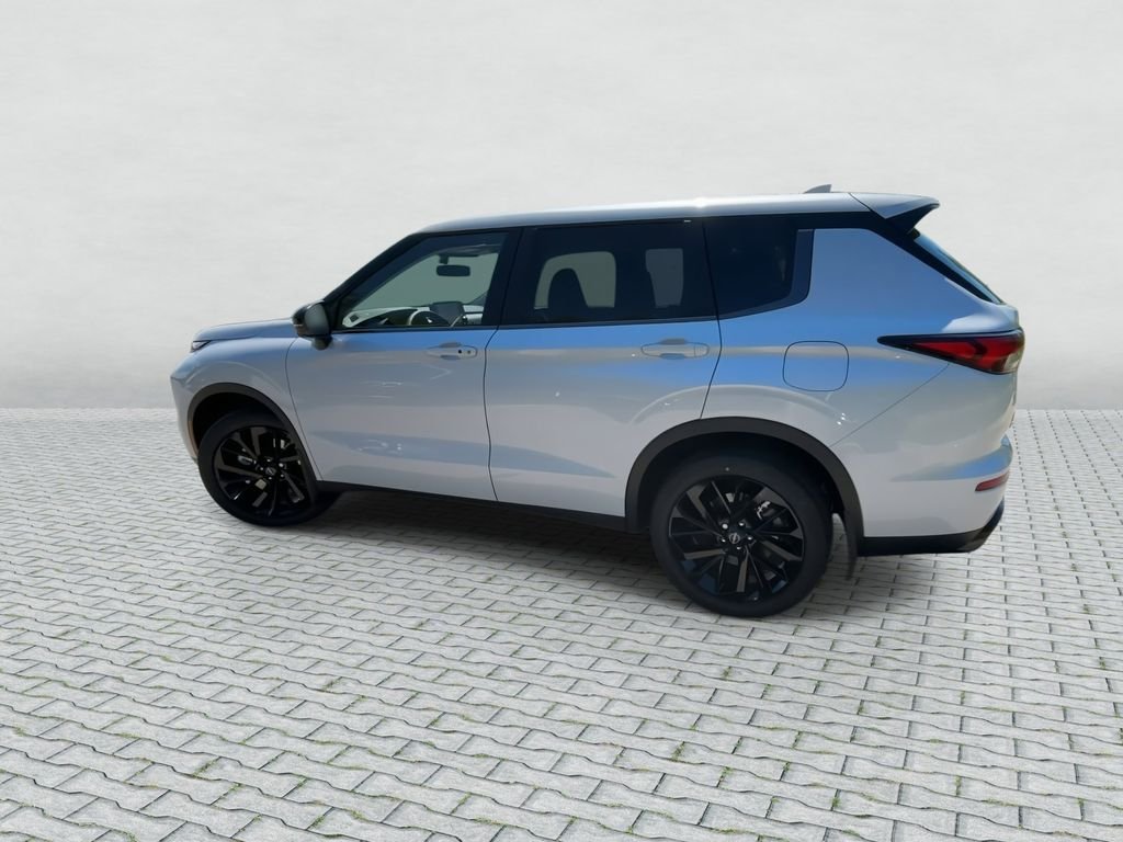 New 2026 White Nissan SL image 6