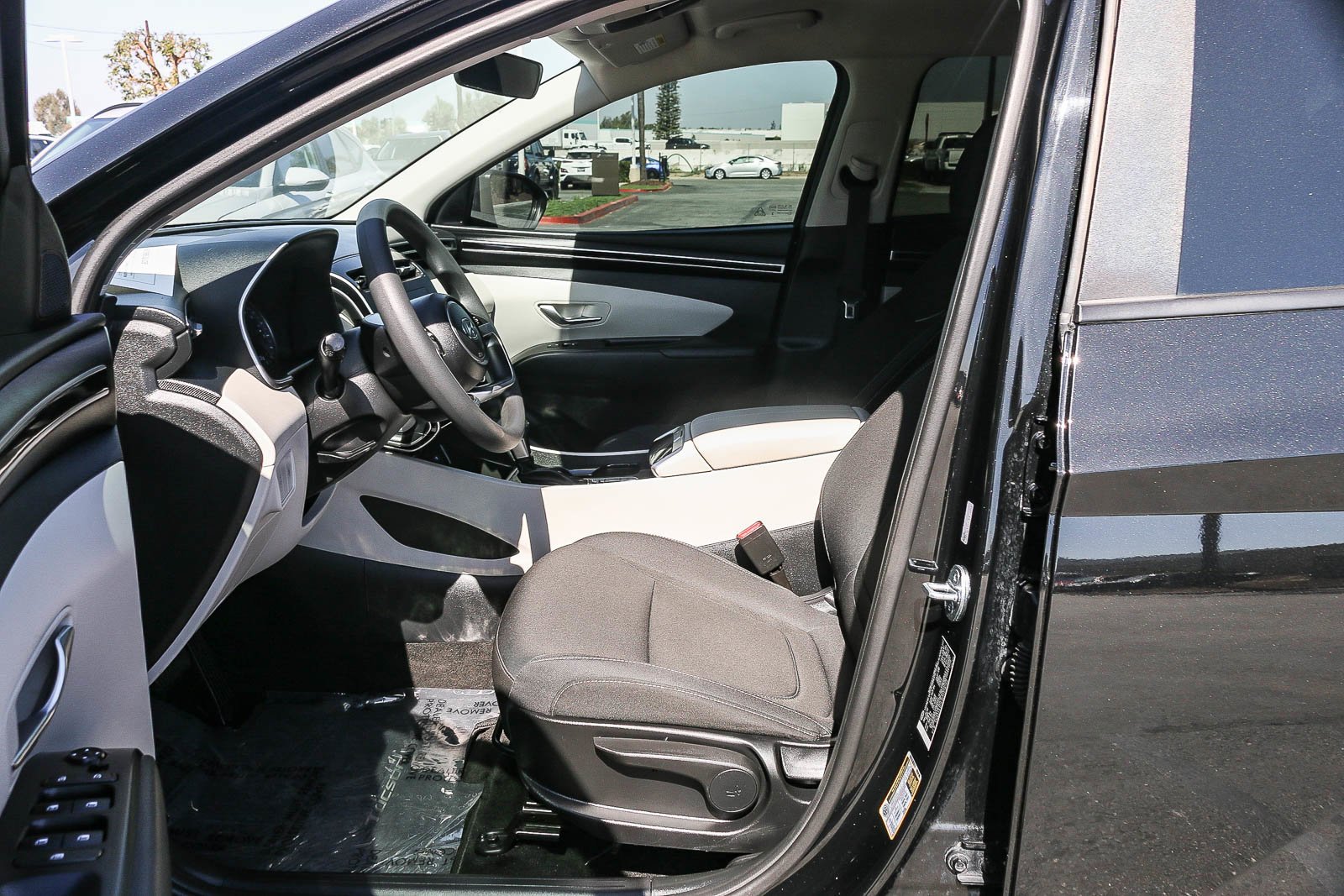 2024 Hyundai Tucson SE - Photo 19