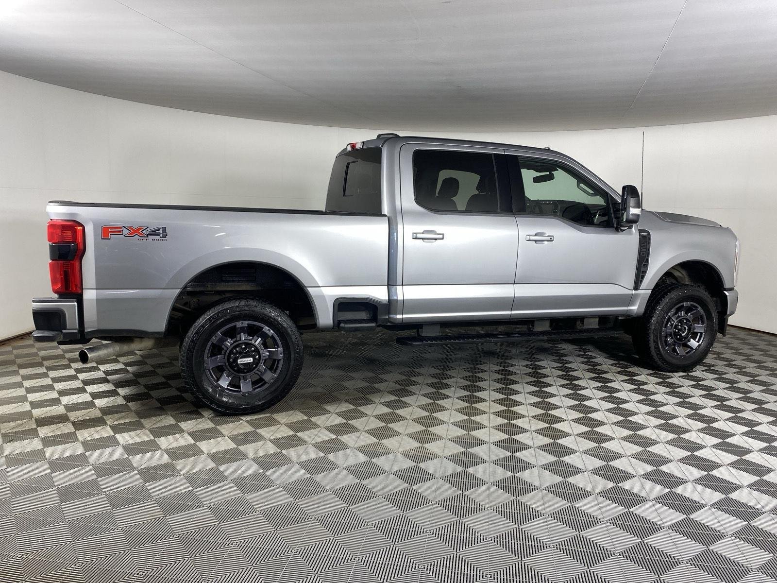 Used 2024 Iconic Silver Ford LARIAT image 10