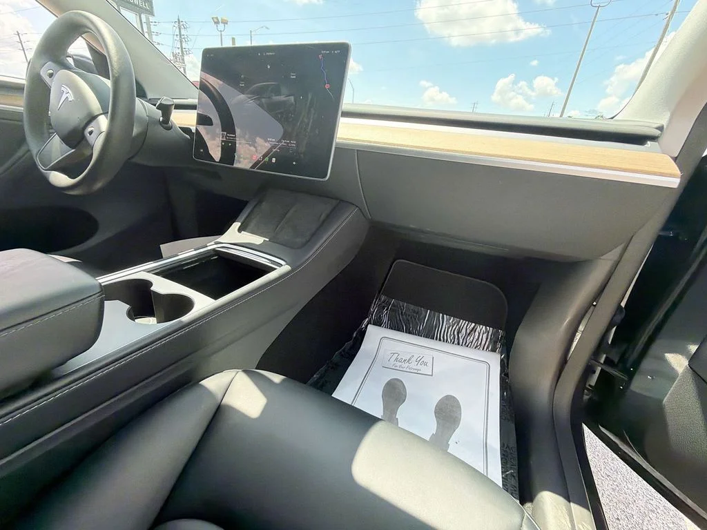 2024 Tesla Model Y Long Range - Photo 32