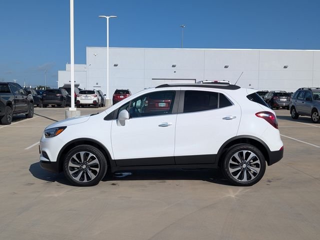 Used 2021 White Buick Preferred image 3