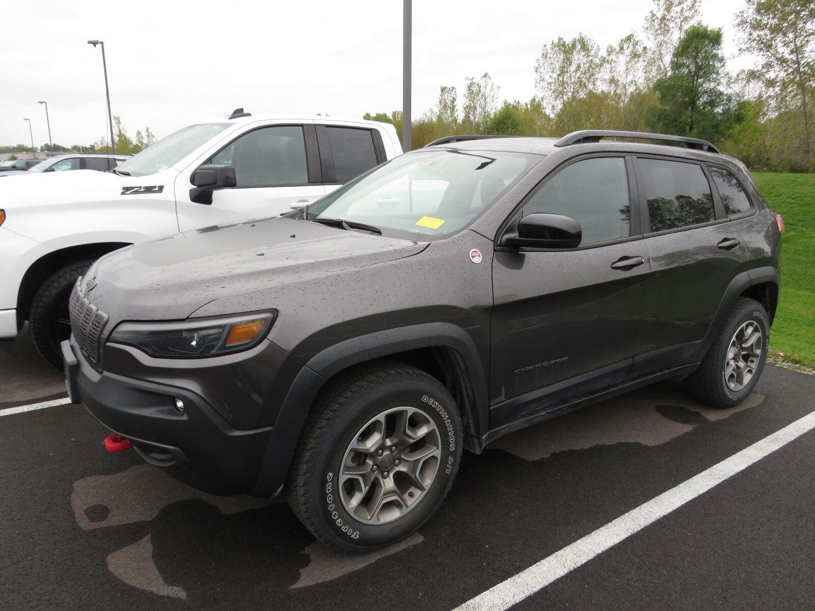 Used 2022 Granite Crystal Metallic Clearcoat Jeep Trailhawk image 6