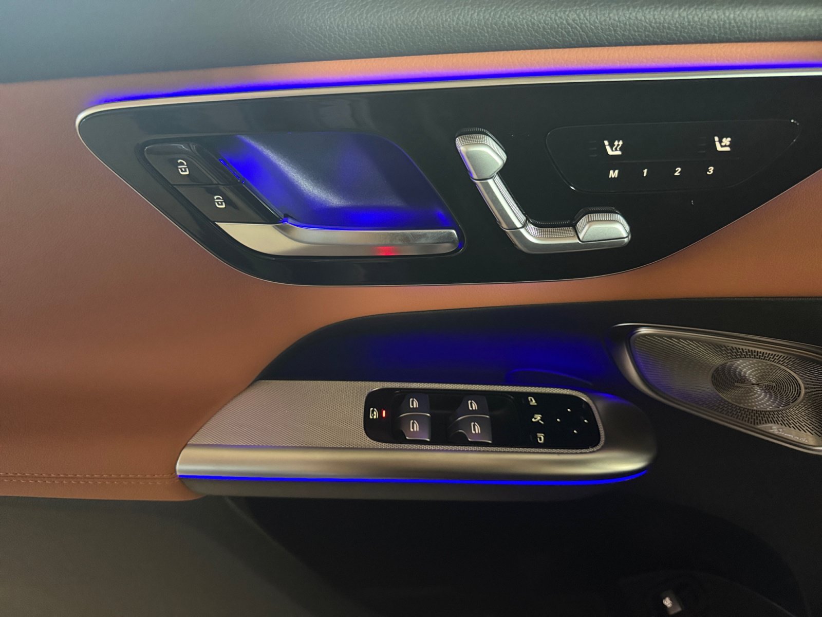 New 2027 Cirrus Silver Metallic Mercedes-Benz GLC 300 image 17