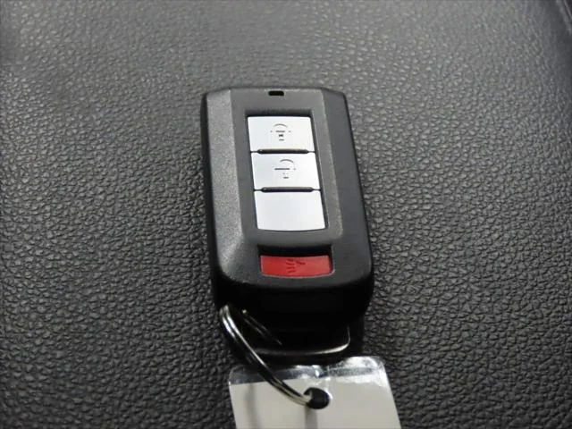 Used 2025  Mitsubishi S image 19