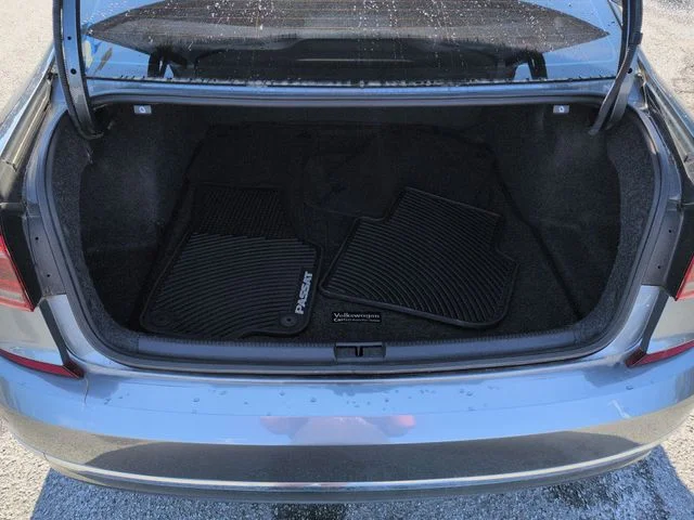 Used 2018 Gray Volkswagen 2.0T SE image 30