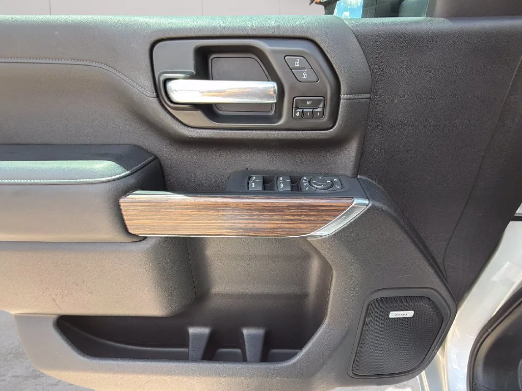 Used 2022 SILVER ICE METALLIC Chevrolet High Country image 26