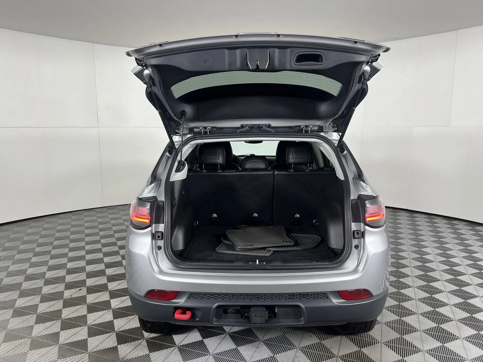 Used 2022  Jeep Trailhawk image 26