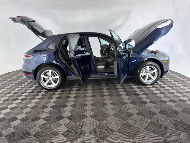 Used 2020  Porsche Base image 15
