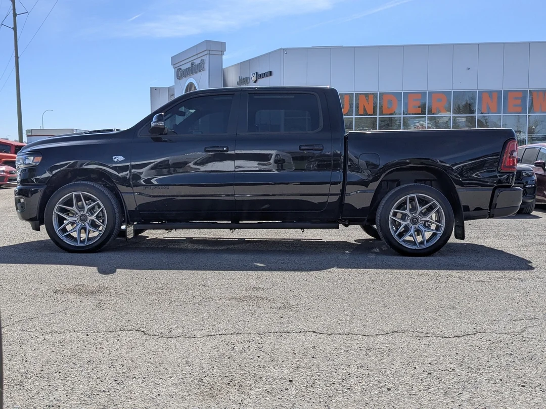 New 2026 Black RAM Sport - - 4x4 - HEMI V8 - Level 1 Equip - Sunroof & More! image 5