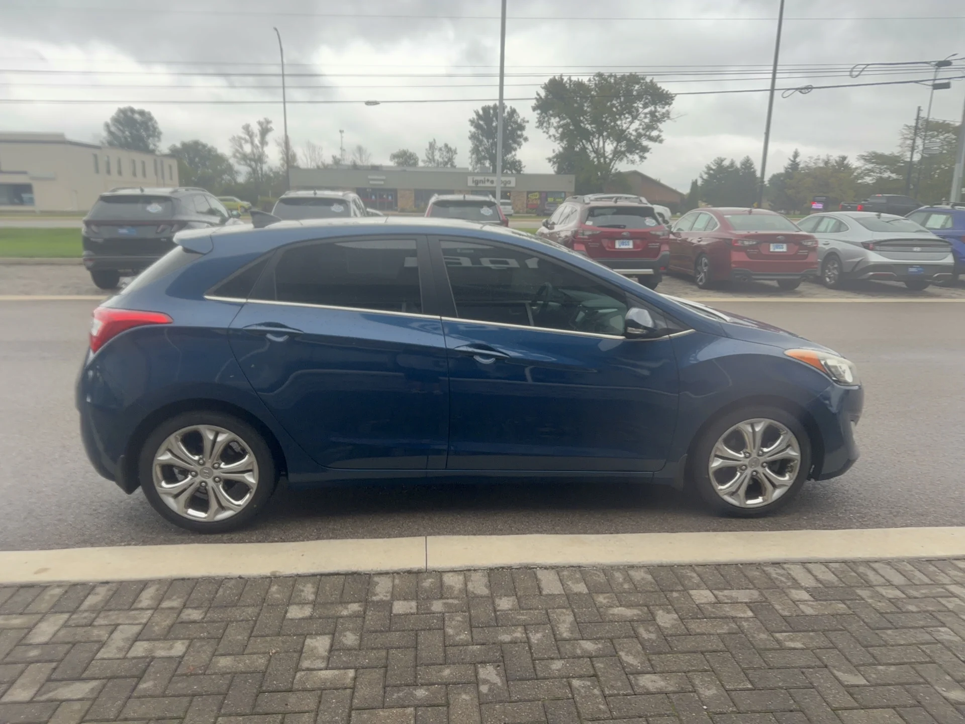 Used 2014 Windy Sea Blue Hyundai Base image 3