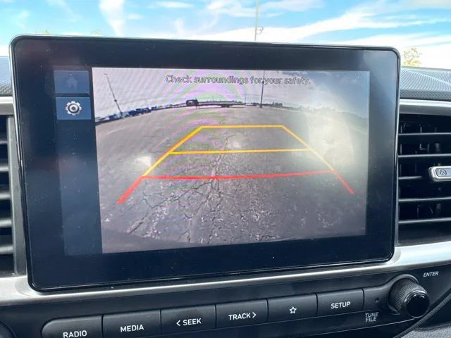 Used 2025  Hyundai SEL image 12