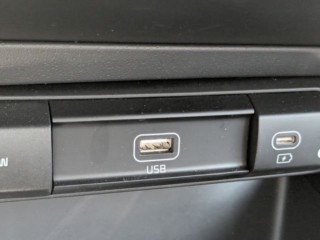 Used 2025 Black Kia EX Touring image 22