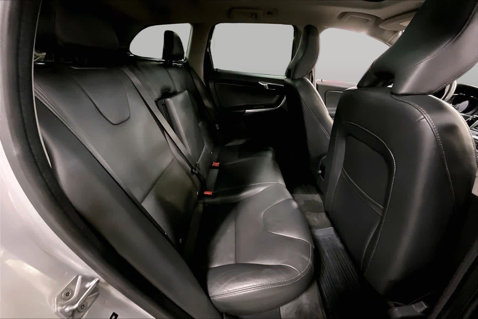 Used 2016 Bright Silver Metallic Volvo T5 Premier image 20