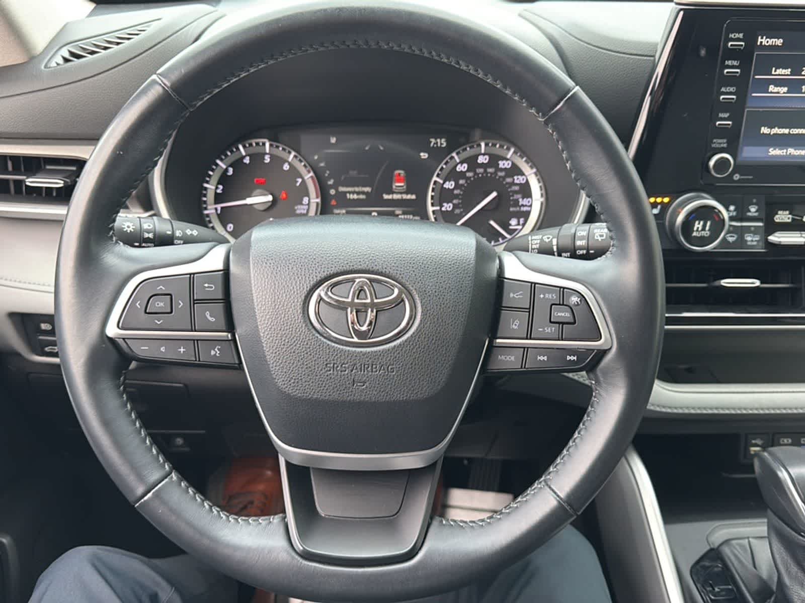 2022 Toyota Highlander XLE - Photo 11