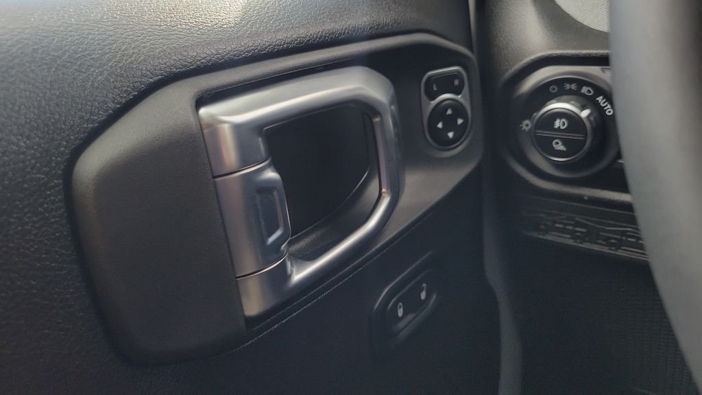 Used 2026 White Jeep Sport S image 19
