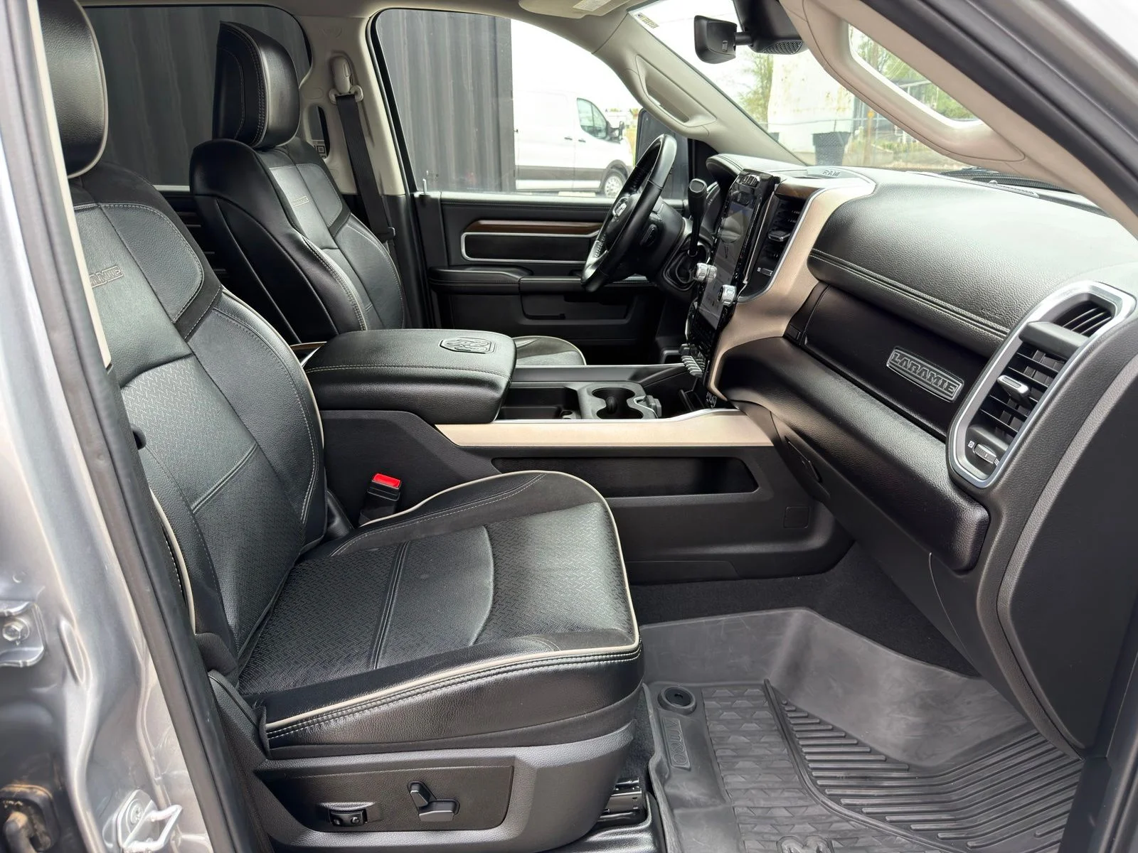 Used 2024 Silver Ram Laramie image 37