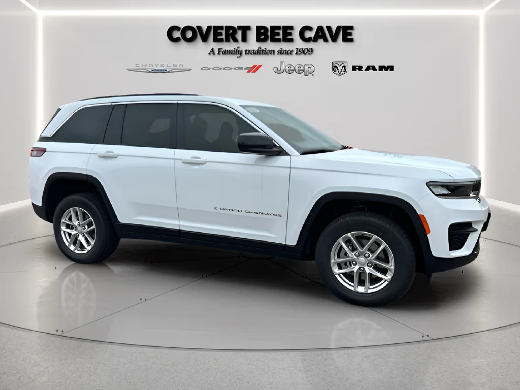 New 2026 Bright White Clear-Coat Exterior Paint Jeep Laredo image 13