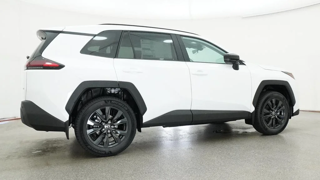 New 2026 Ice Cap Toyota XLE Premium image 15
