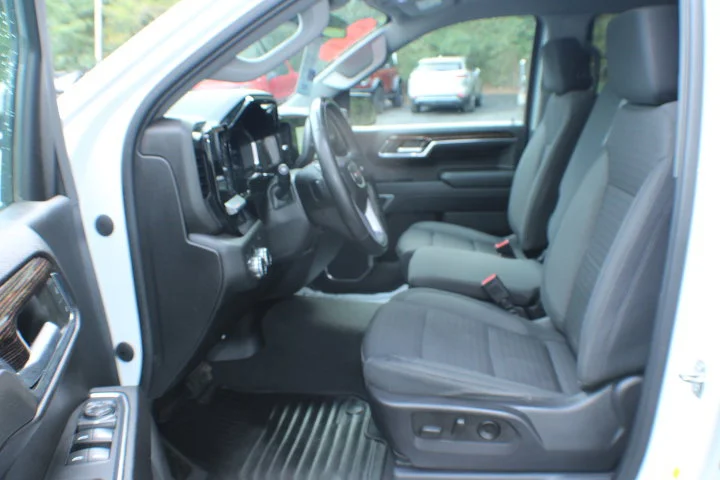 Certified Used 2023 SUMMIT WHITE GMC SLE image 15