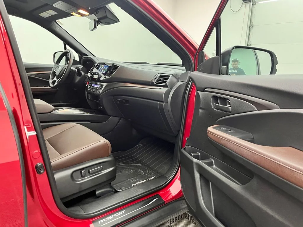 Used 2025 Red Honda EX-L image 33
