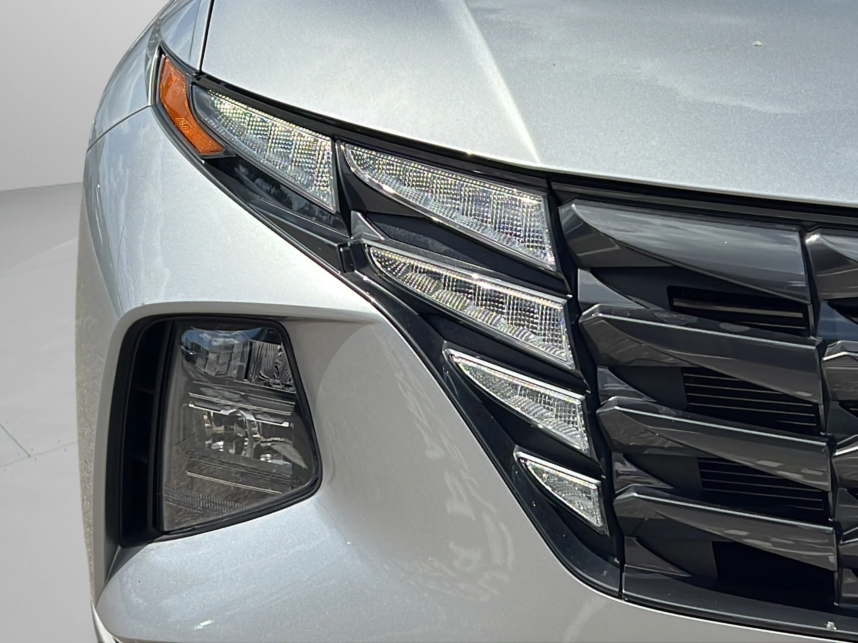 Used 2024 Shimmering Silver Hyundai SE image 31