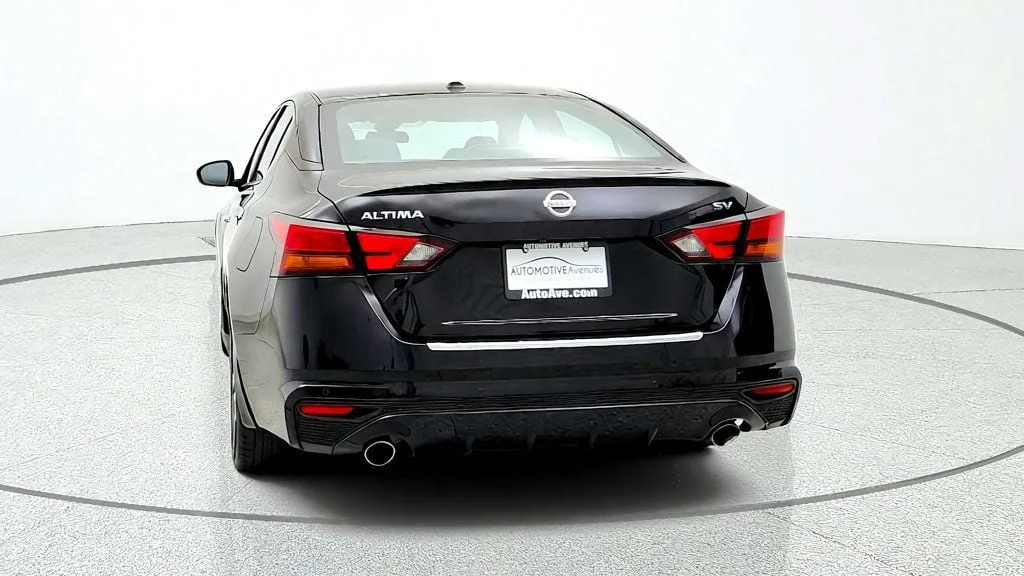 Used 2022 Super Black Nissan 2.5 SV Sedan image 6