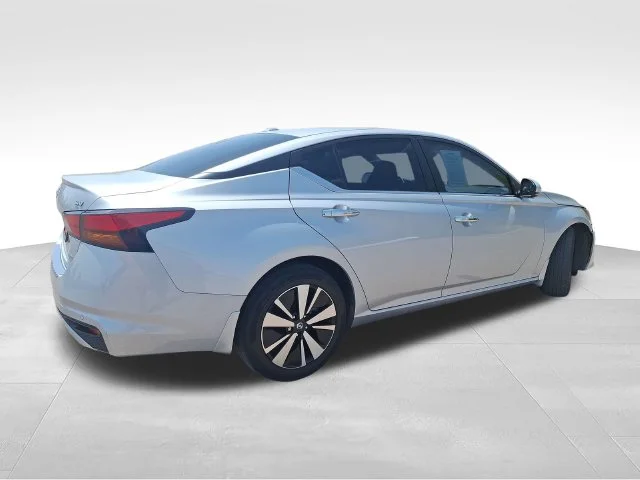 Used 2022 Silver Nissan 2.5 SV image 8