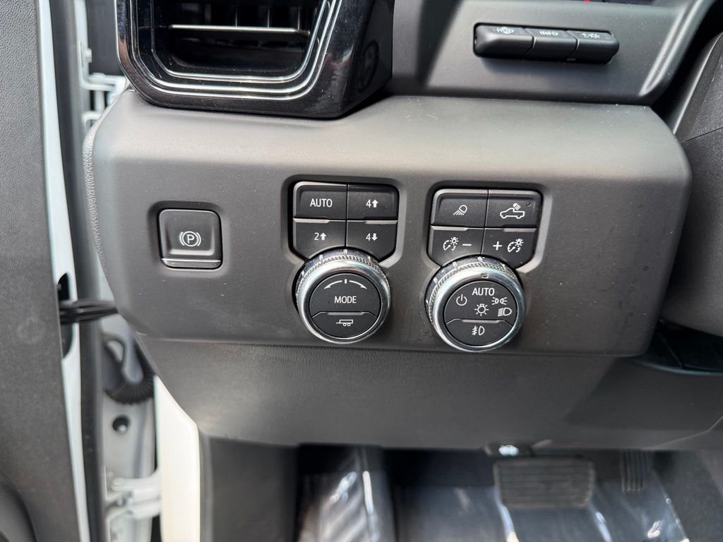 Used 2022 White GMC AT4 image 7