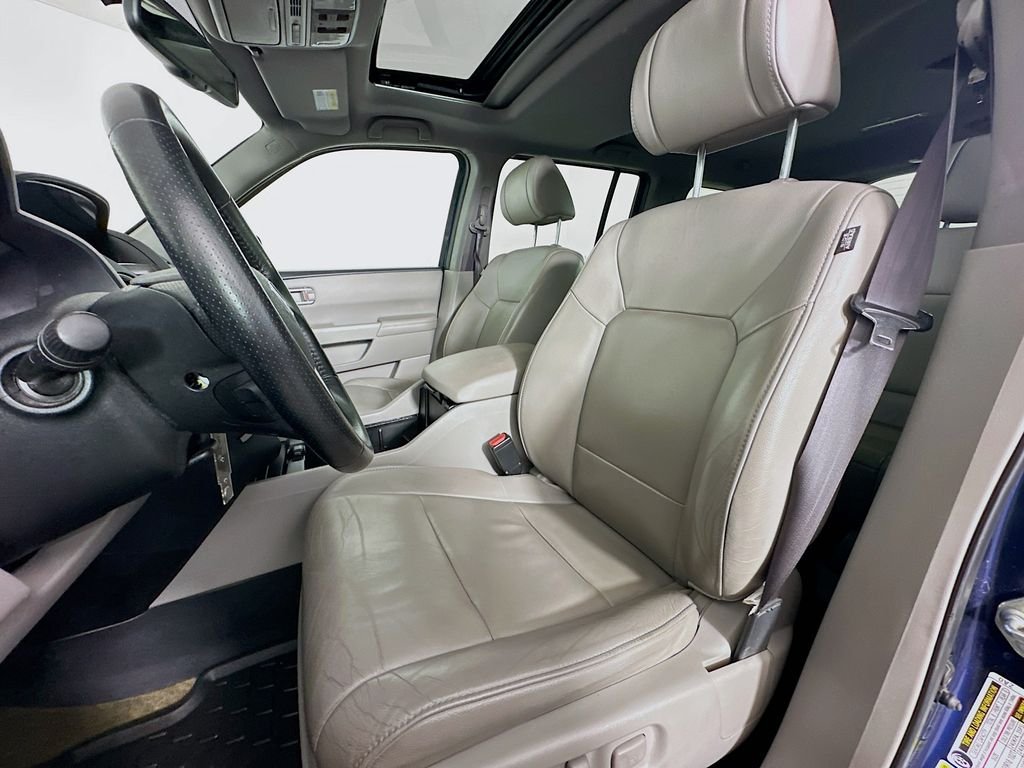Used 2015 Obsidian Blue Pearl Honda EX-L image 21