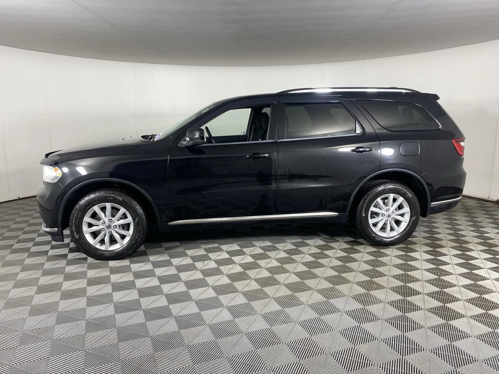 Used 2020 DB Black Clearcoat Dodge SXT Plus image 7