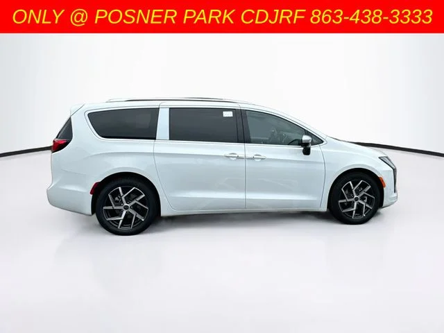 New 2027 Bright White Clear-Coat Exterior Paint Chrysler Pinnacle image 4