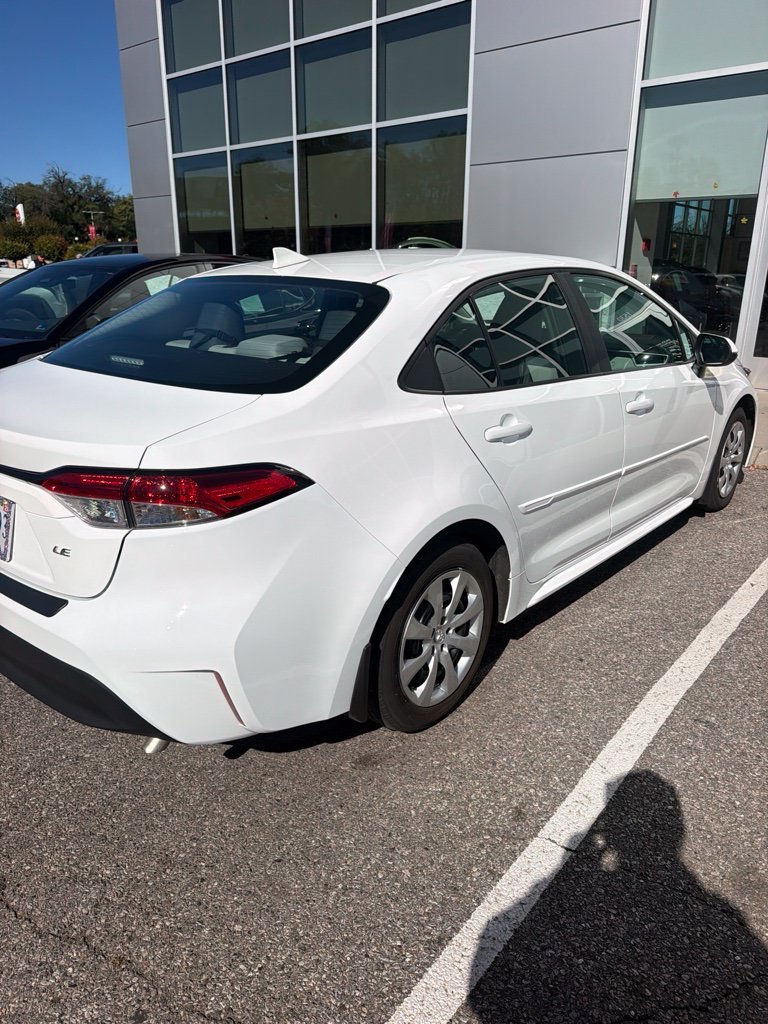 Used 2025 White Toyota LE image 3