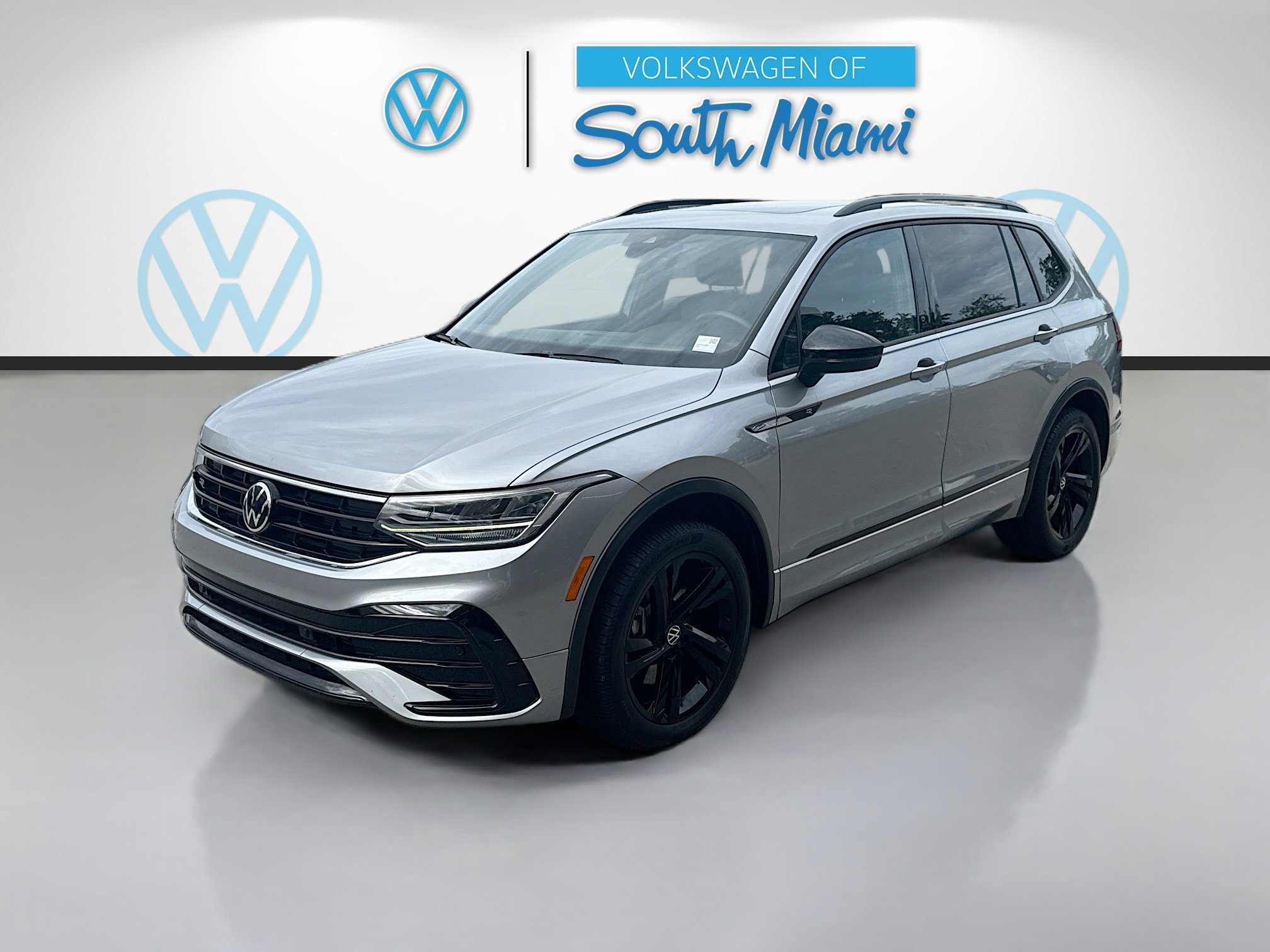 Certified Used 2023 Silver Metallic Volkswagen SE R-Line Black image 3