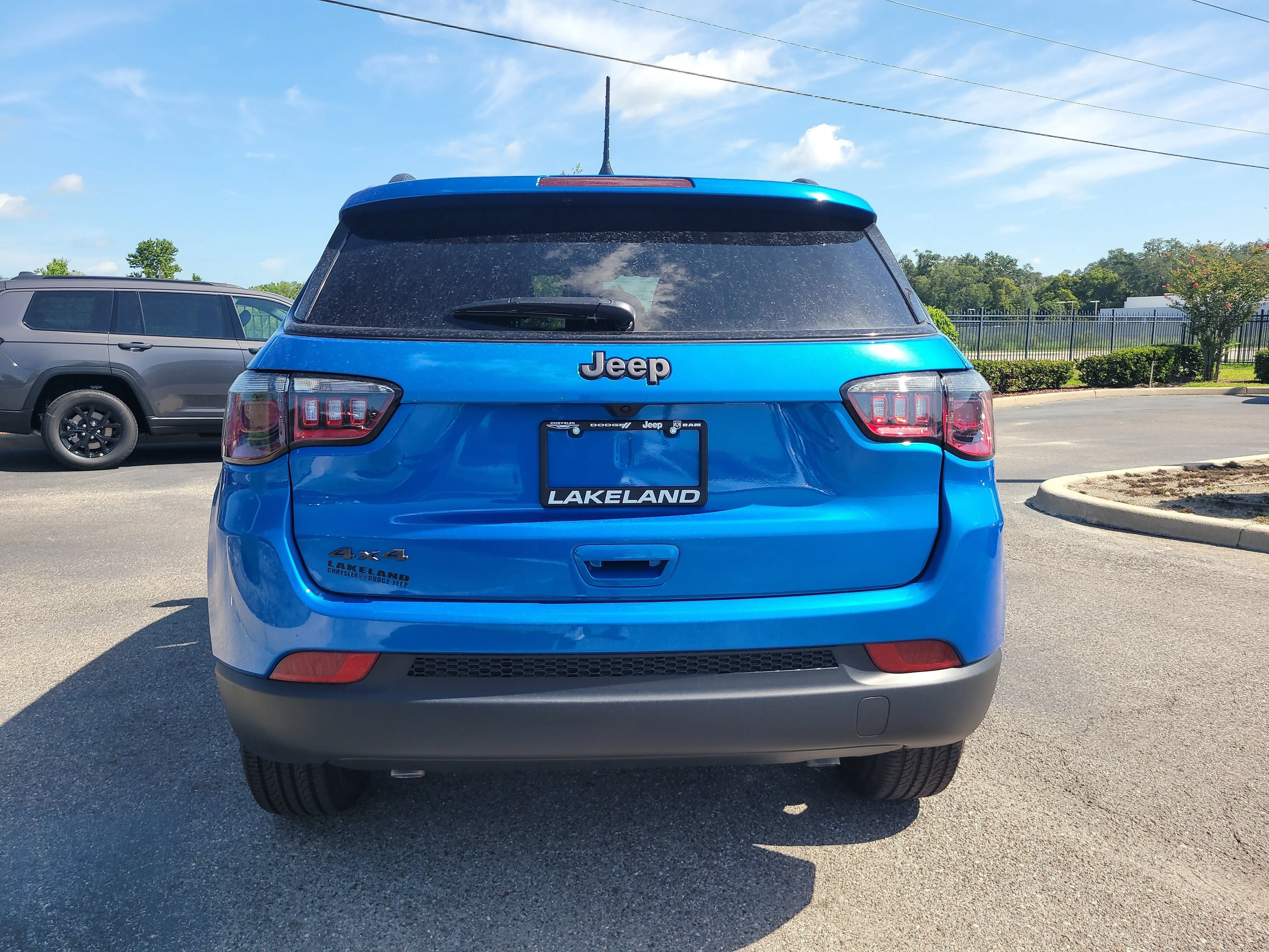 New 2026 Hydro Blue Pearlcoat Jeep Latitude Altitude image 7