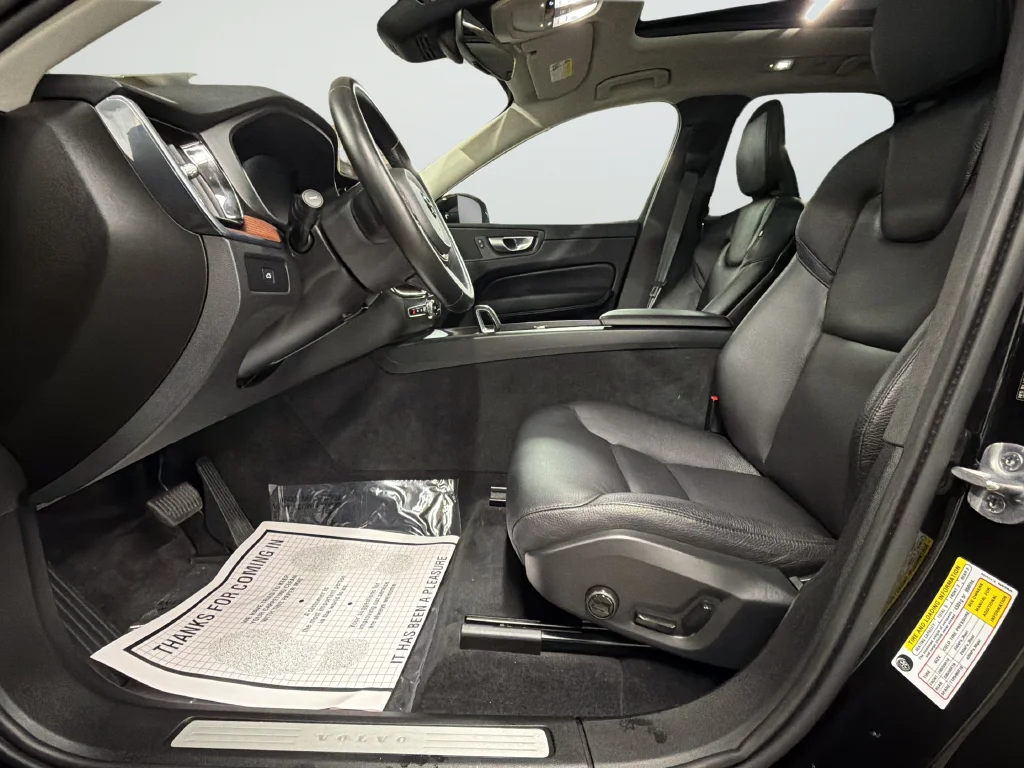 2024 Volvo XC60 Plus - Photo 10