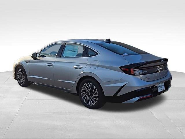 New 2025 Silver Hyundai SEL image 7