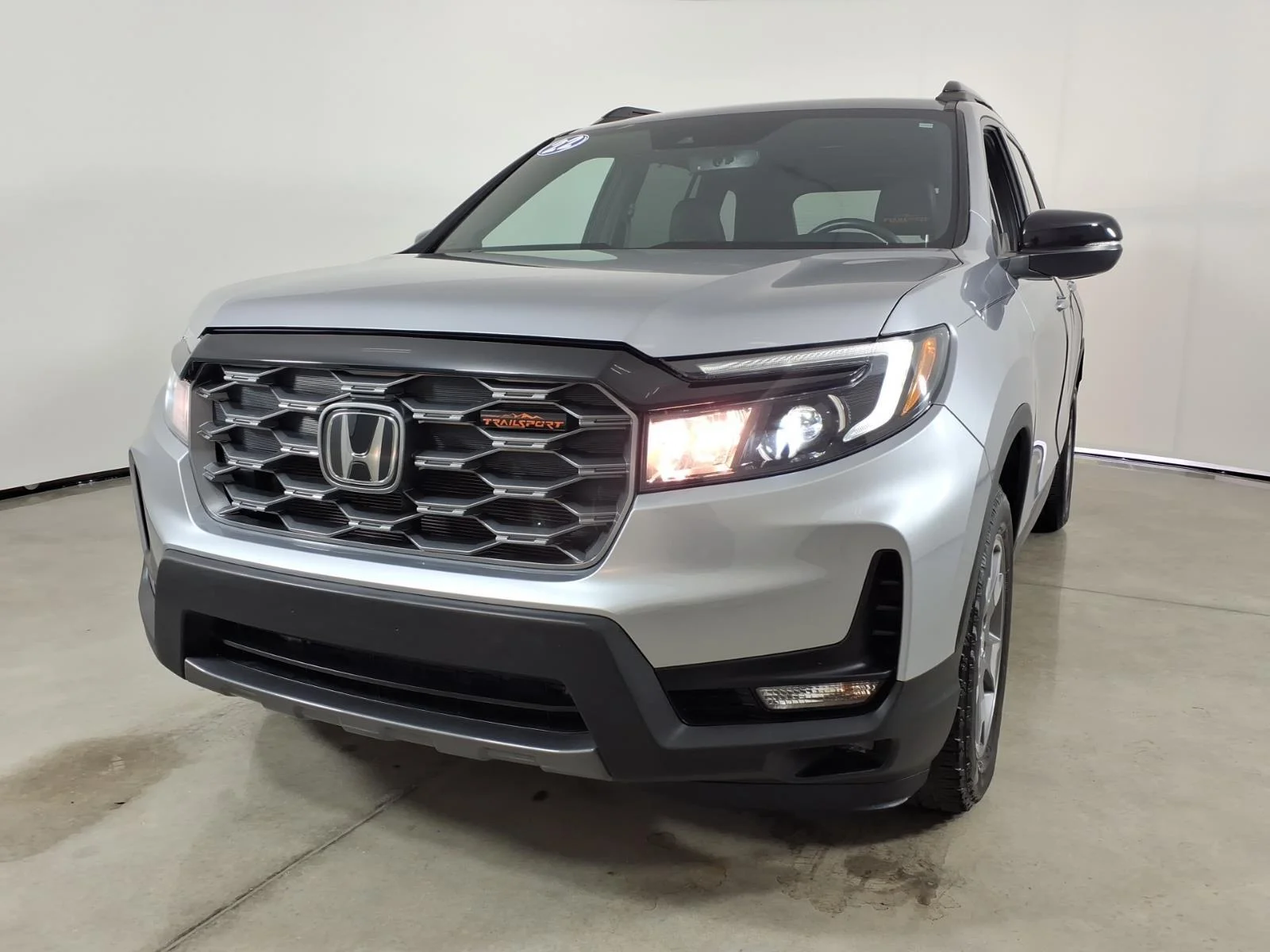 Used 2022 Lunar Silver Metallic Honda TRAILSPORT image 17