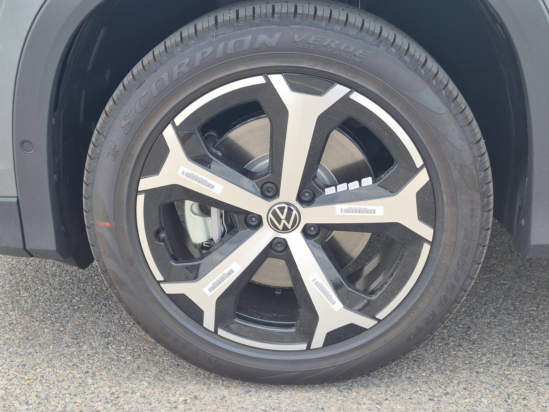 New 2026 Platinum Gray Metallic Volkswagen SE image 11