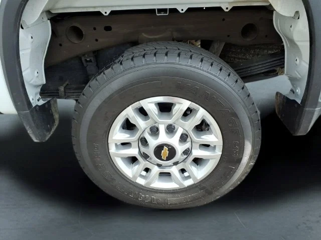Used 2025 White Chevrolet LT image 13