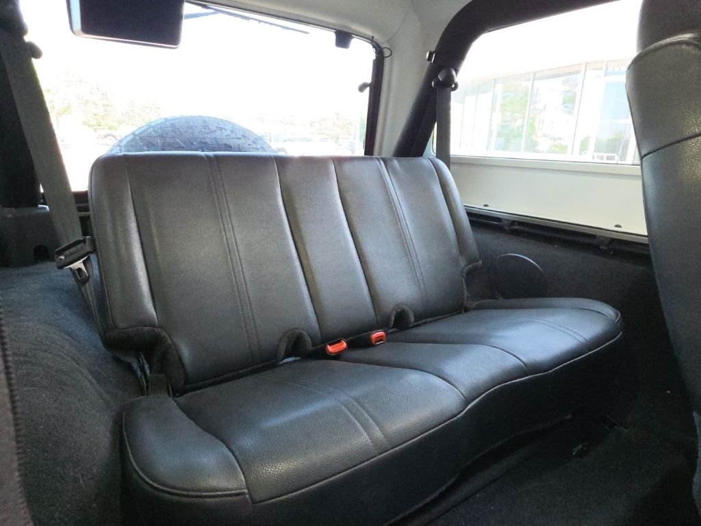 Used 2004 Light Khaki Metallic Jeep Unlimited image 13