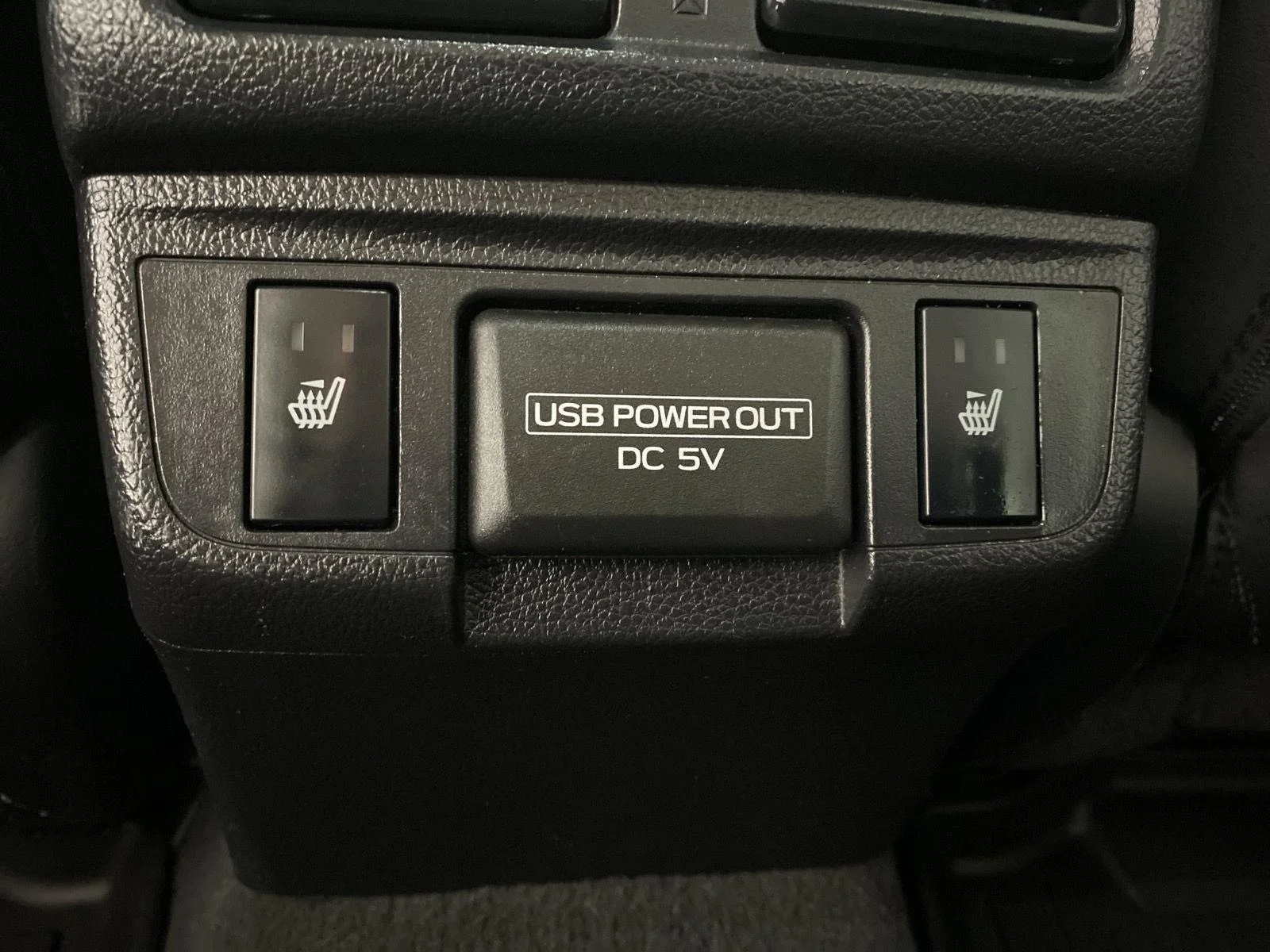 Used 2018 Ice Silver Metallic Subaru Limited image 28