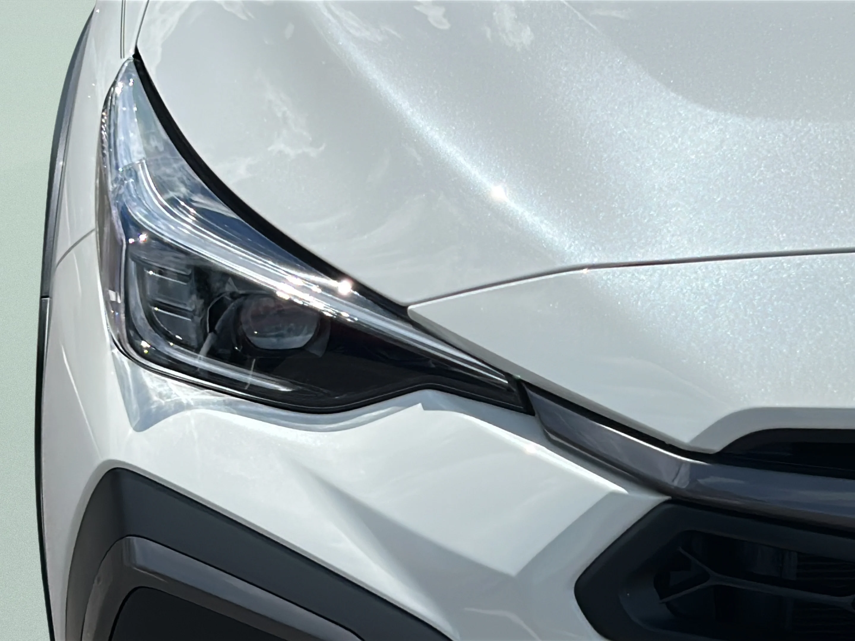 Used 2025 Crystal White Pearl Subaru Limited image 26