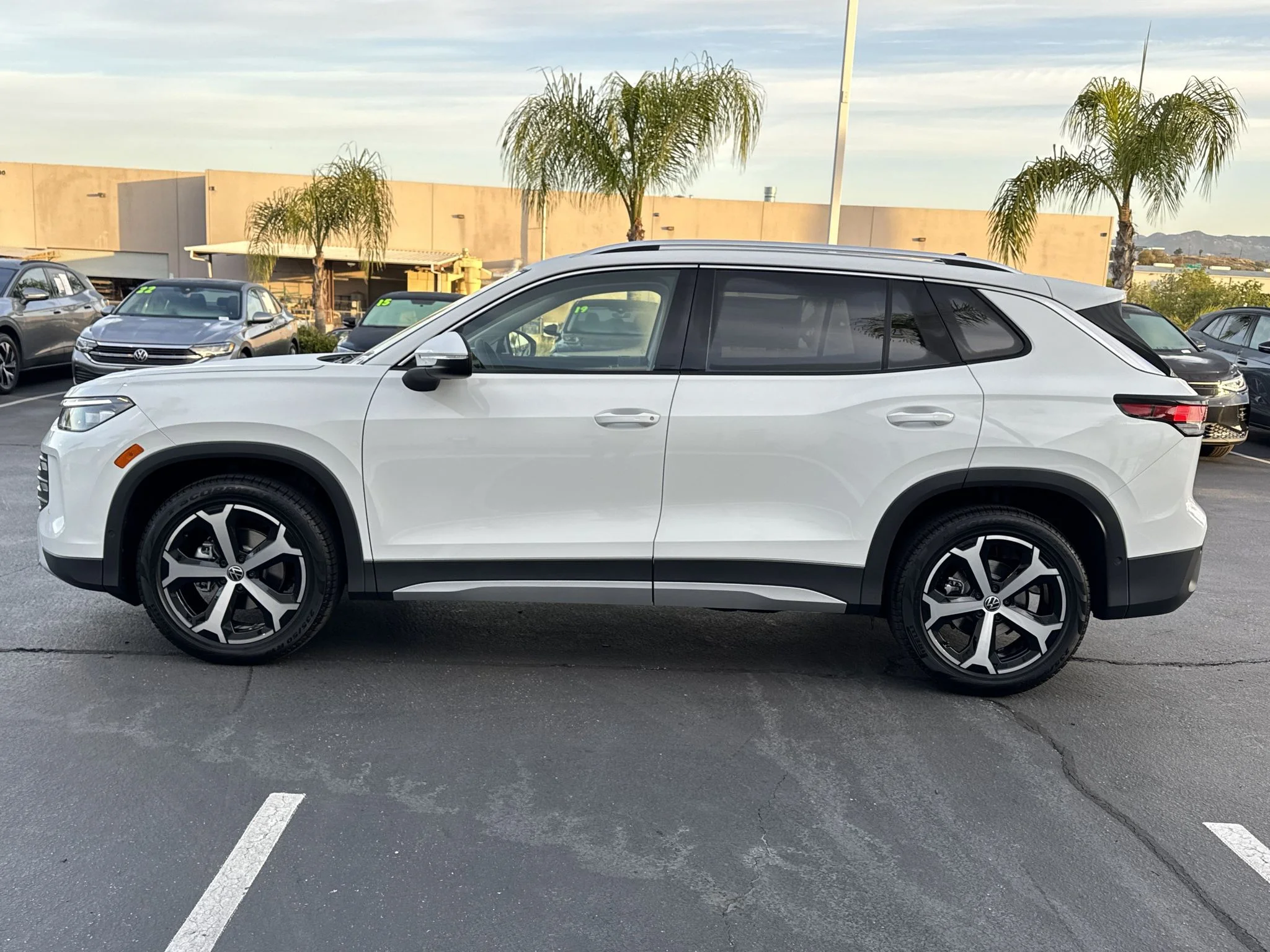New 2026 Pure White Volkswagen SE image 4