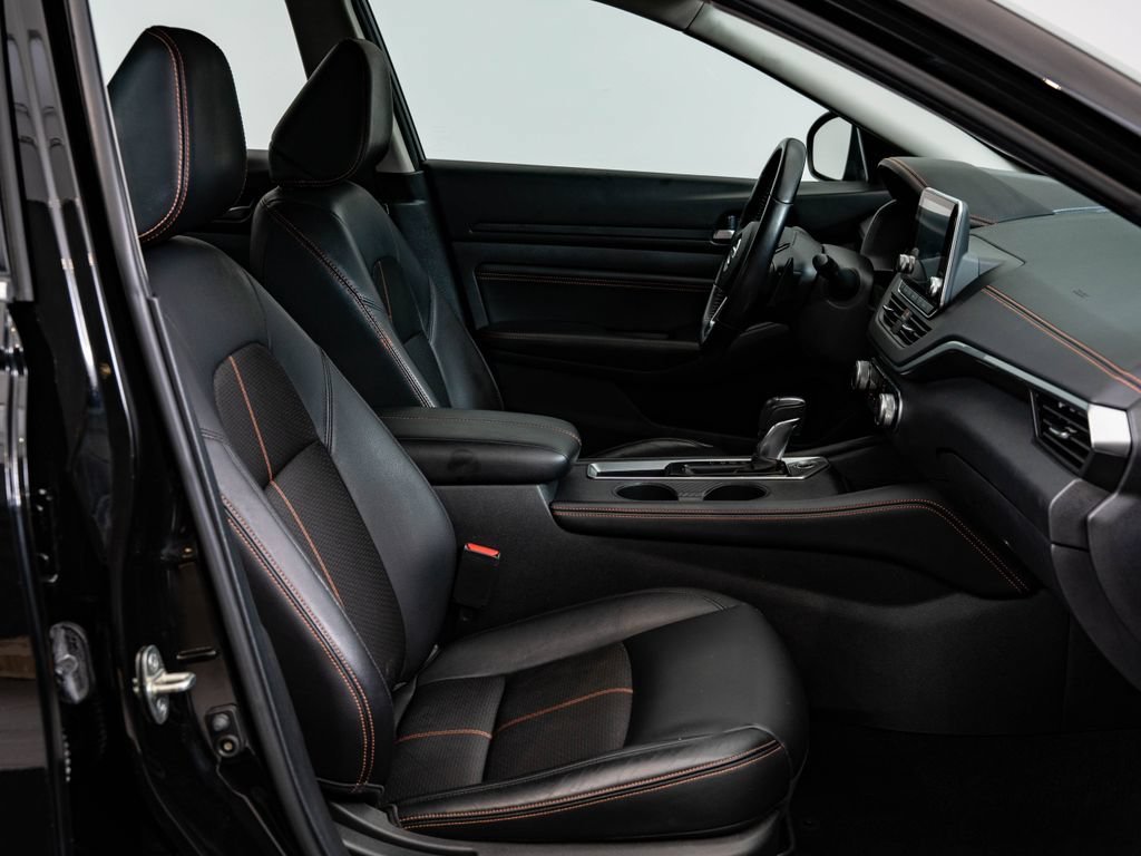 Used 2019 Super Black Nissan 2.5 SR image 23