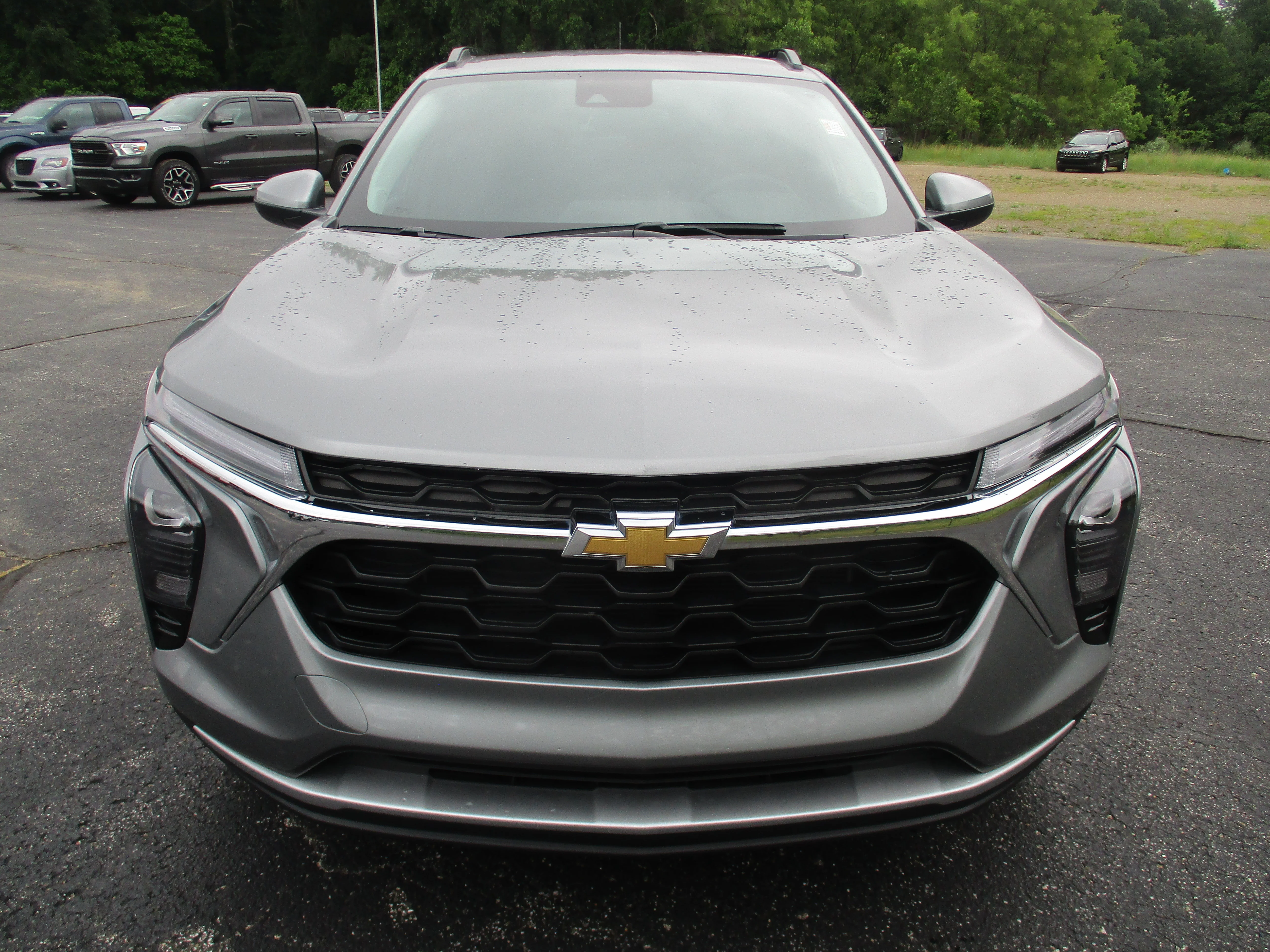 Used 2025 Sterling Gray Metallic Chevrolet LT FWD image 5