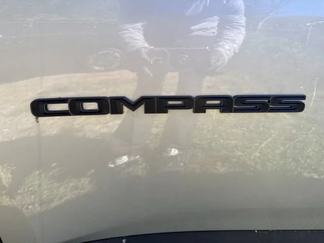 New 2026 Silver Zynith Metallic Clear-Coat Exterior Paint Jeep Latitude image 30