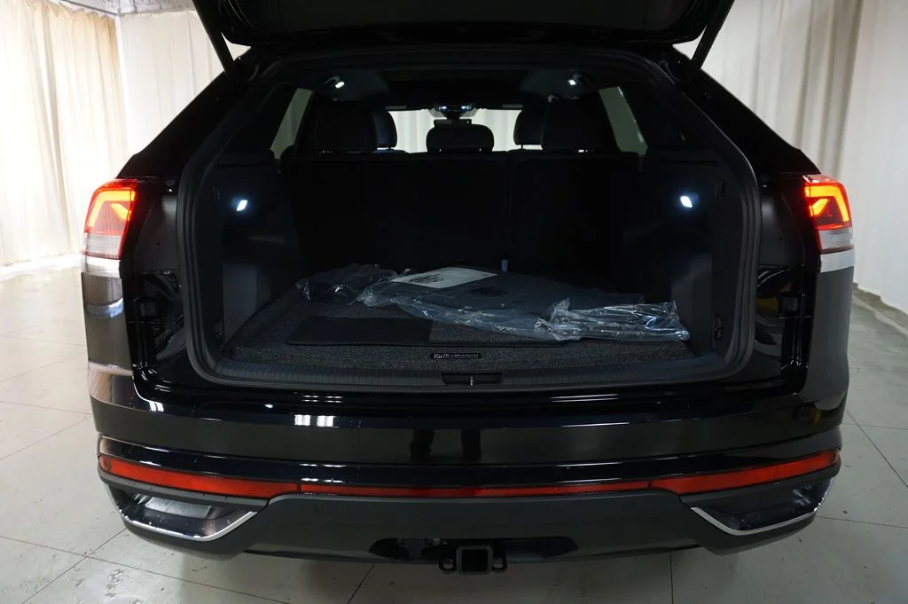 New 2026 Deep Black Volkswagen 2.0T SE w/Technology image 30
