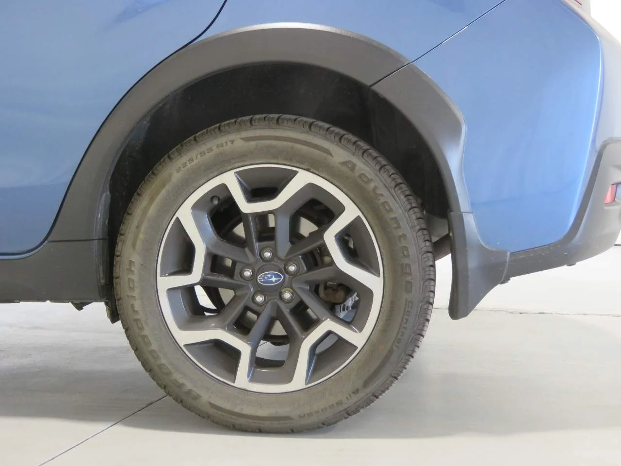 Used 2016 Quartz Blue Pearl Subaru 2.0i Limited image 9